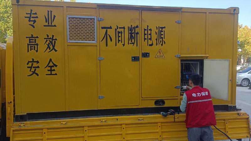 什邡柴油发电机组和UPS电源配合使用时，如何避免切换过程中的电力中断？